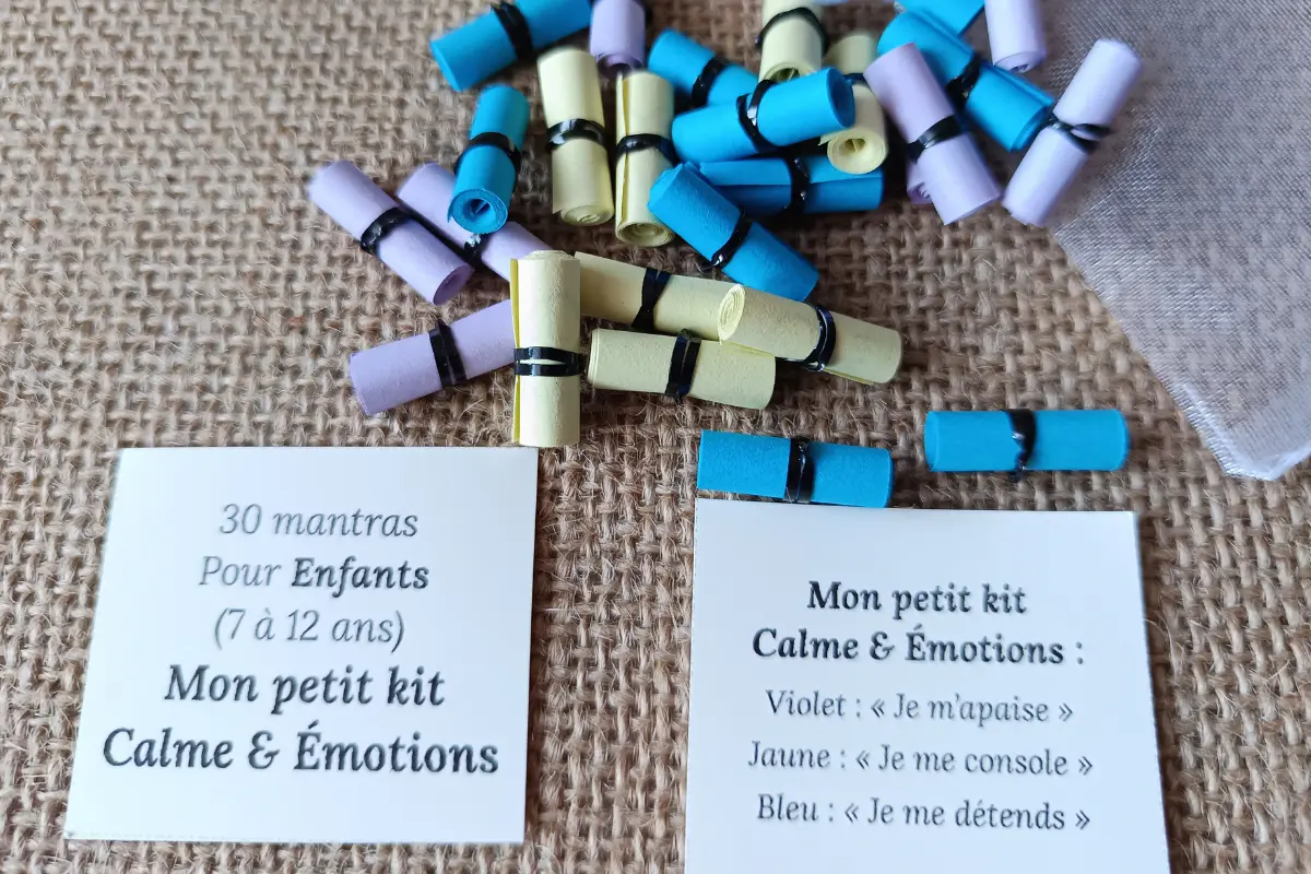 30 Mantras émotions (Enfants) : Kit Calme et Émotions – J’accompagne les émotions de mon enfant (7-12 ans)