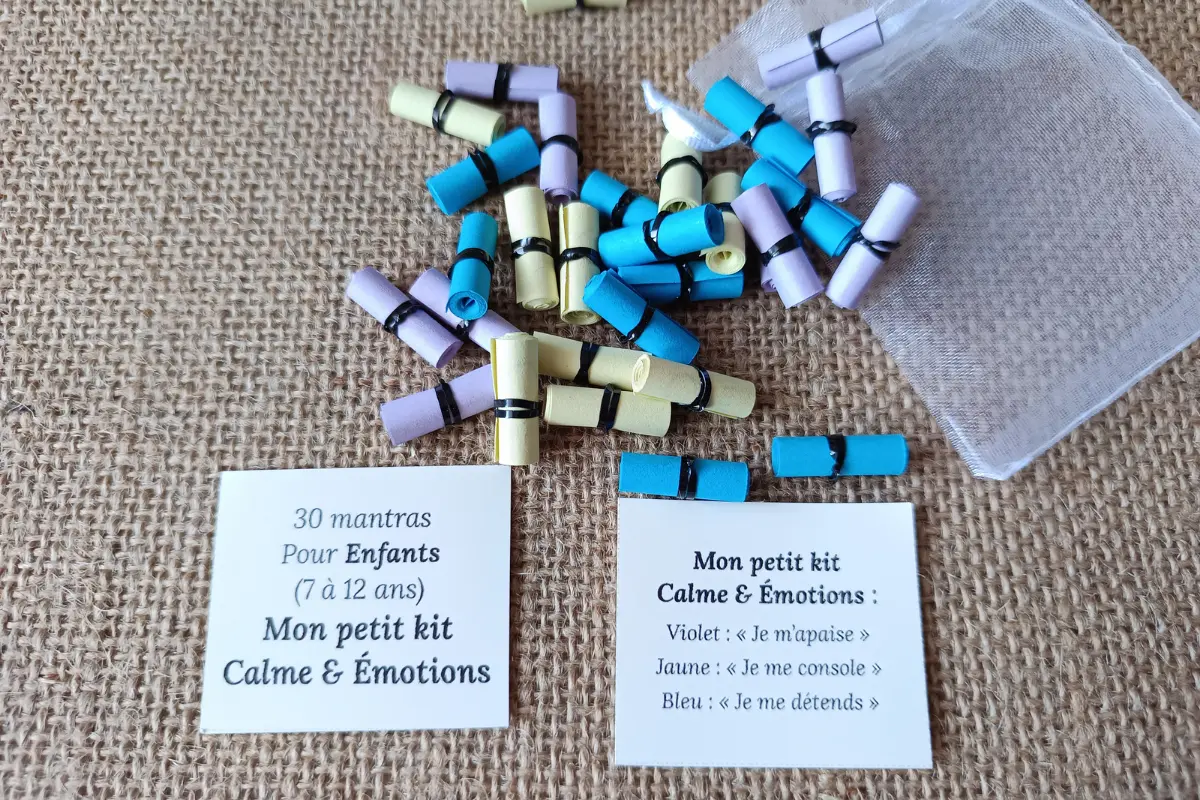 30 Mantras émotions (Enfants) : Kit Calme et Émotions – J’accompagne les émotions de mon enfant (7-12 ans)