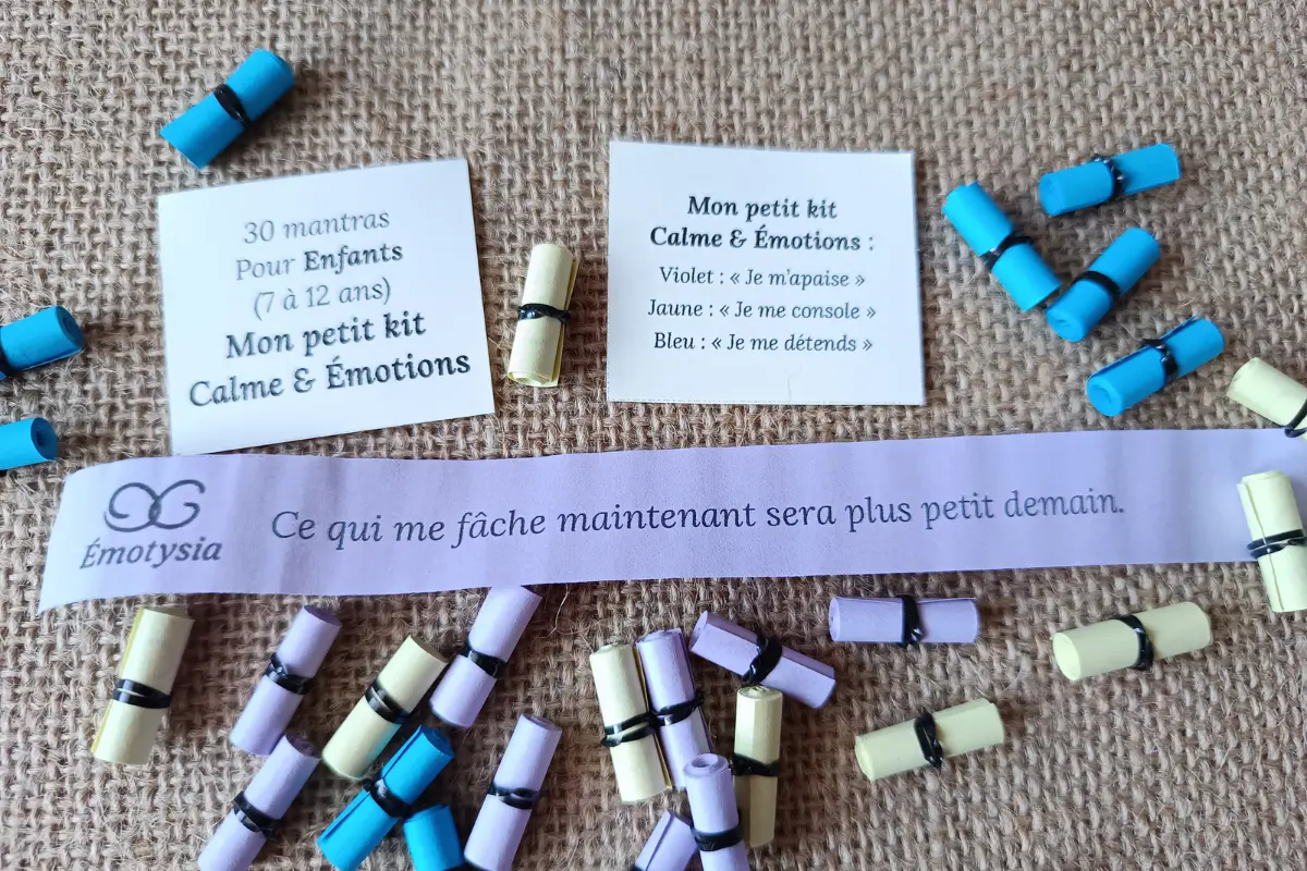 30 Mantras émotions (Enfants) : Kit Calme et Émotions – J’accompagne les émotions de mon enfant (7-12 ans)