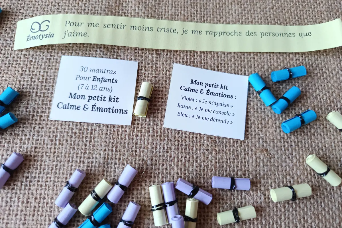 30 Mantras émotions (Enfants) : Kit Calme et Émotions – J’accompagne les émotions de mon enfant (7-12 ans)